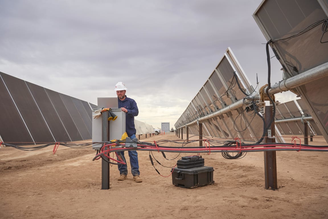 Como analisar curvas I-V em sistemas fotovoltaicos